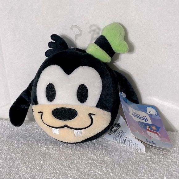 Disney Emoji Goofy Plush Toy Small Stuffed Animal Head - Picture 1 of 11
